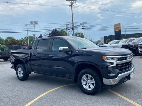 Used 2024 Chevrolet Silverado 1500 LT w/ Convenience Package II AWD/4WD image 7