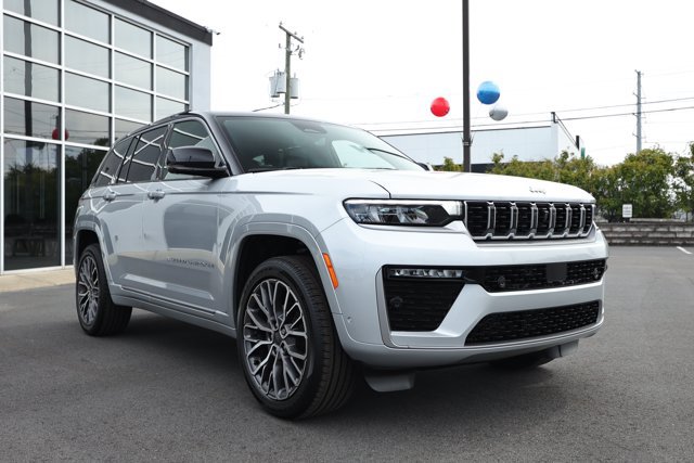 Certified 2026 Jeep Grand Cherokee Summit AWD/4WD image 3
