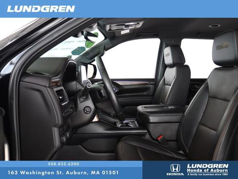 Used 2024 Chevrolet Tahoe High Country AWD/4WD image 10