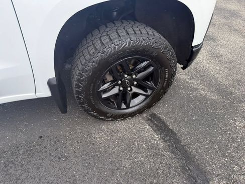 Certified 2019 Chevrolet Silverado 1500 Custom Trail Boss w/ Custom Convenience Package AWD/4WD image 30
