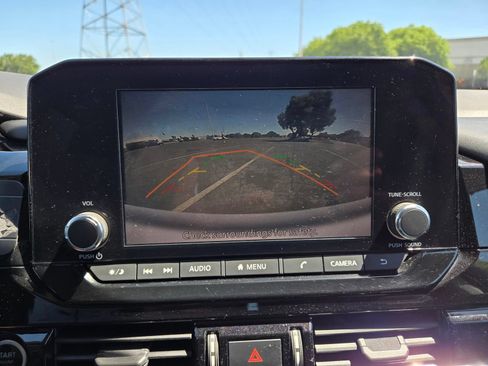 Used 2022 Nissan Pathfinder SV AWD/4WD image 19