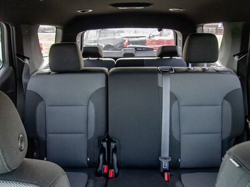 Used 2023 Chevrolet Traverse LT image 25