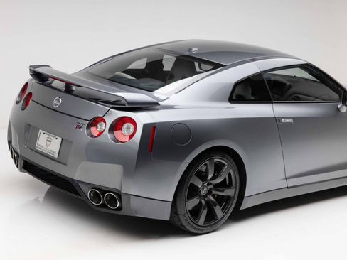 Used 2010 Nissan GT-R Premium AWD/4WD image 19