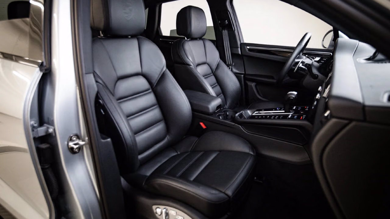 Certified 2026 Porsche Macan AWD/4WD image 29