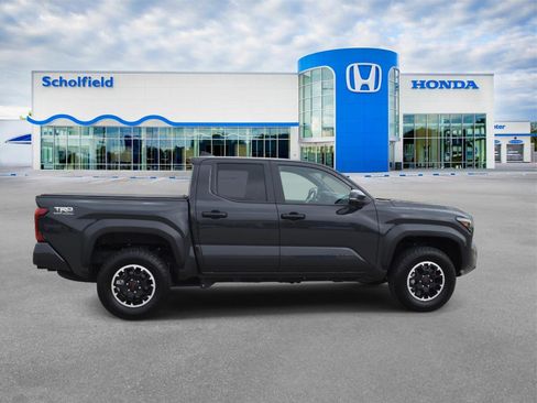 Used 2025 Toyota Tacoma TRD Off-Road w/ TRD Off Road Upgrade Package AWD/4WD image 2