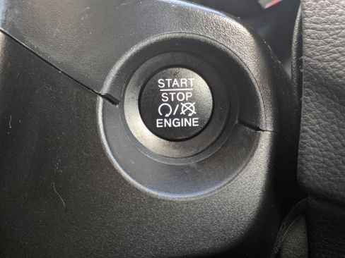 Used 2019 Jeep Compass Altitude image 38