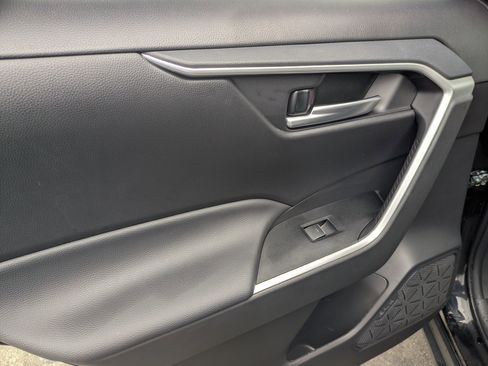 Used 2025 Toyota RAV4 XLE Premium image 28