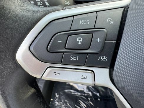 Used 2025 Volkswagen Jetta SE FWD image 16