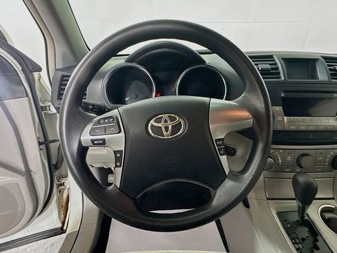 Used 2011 Toyota Highlander 4WD w/ Tech Pkg image 12
