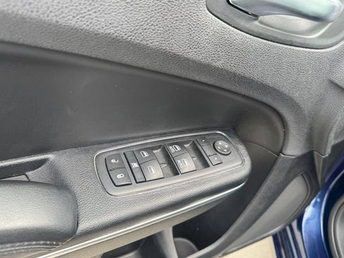 Used 2016 Chrysler 300 Limited RWD image 15