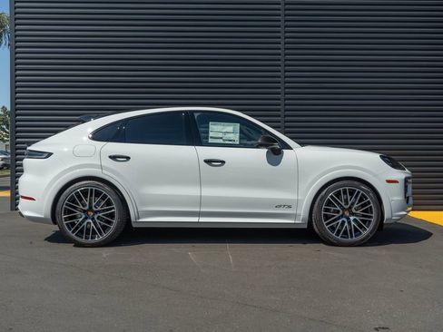 New 2026 Porsche Cayenne GTS AWD/4WD image 8