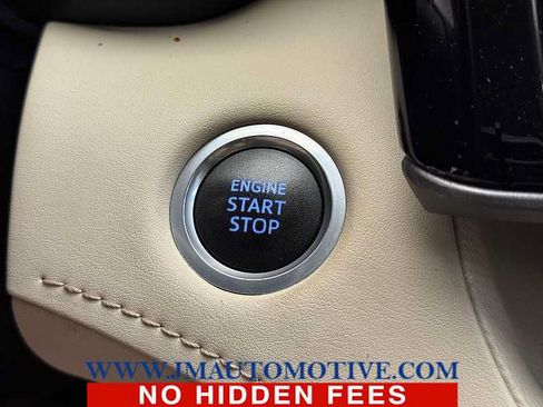 Used 2021 Toyota Highlander XLE AWD/4WD image 46