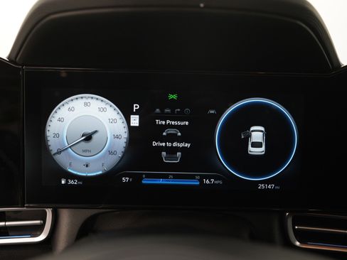 Used 2025 Hyundai Elantra SEL FWD image 25