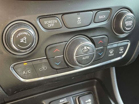 Used 2014 Jeep Cherokee Limited FWD image 27