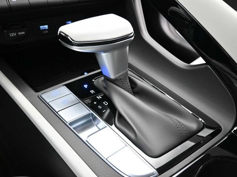 New 2026 Hyundai Elantra Limited image 19