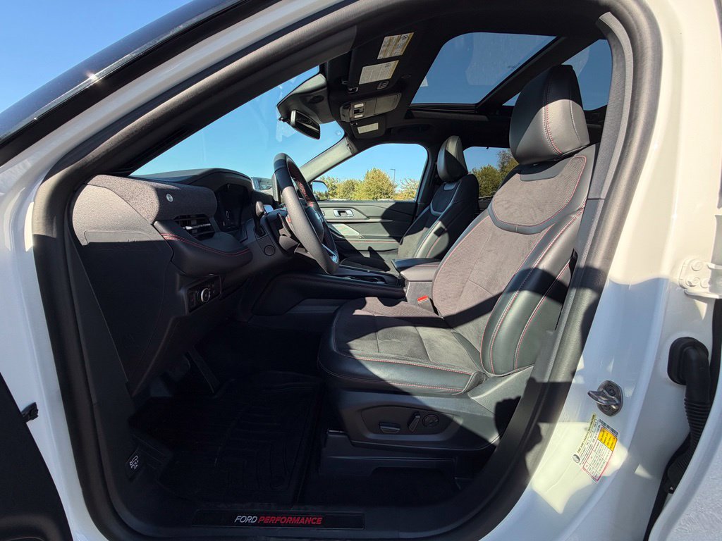 Used 2025 Ford Explorer ST AWD/4WD image 2