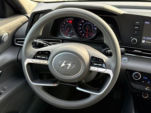Used 2021 Hyundai Elantra SEL FWD image 11