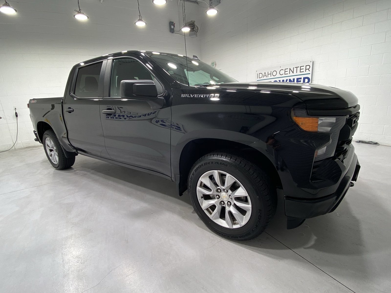 Used 2022 Chevrolet Silverado 1500 Custom AWD/4WD image 2
