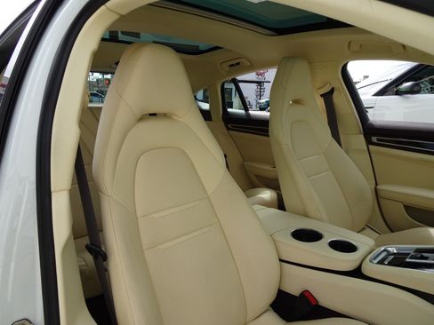 Used 2022 Porsche Panamera Platinum Edition RWD image 21