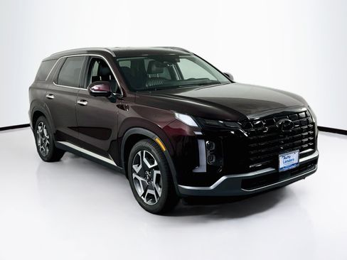 Used 2023 Hyundai Palisade Limited w/ Winter Package AWD/4WD image 3
