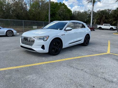 Used 2019 Audi e-tron Premium Plus image 4