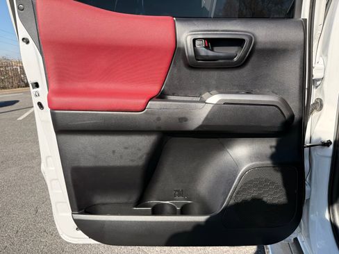 Used 2019 Toyota Tacoma 2WD Double Cab image 23