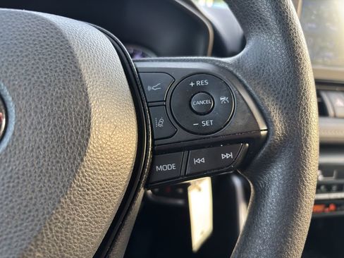 Used 2022 Toyota RAV4 LE FWD image 25