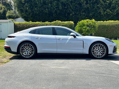 Certified 2025 Porsche Panamera 4 AWD/4WD image 9