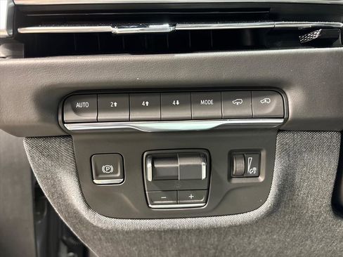 Used 2025 Cadillac Escalade Sport Platinum w/ LPO, ONYX Package image 21