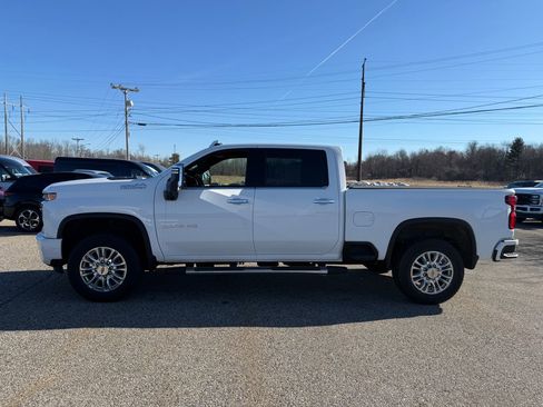 Used 2023 Chevrolet Silverado 2500 High Country w/ Z71 Off-Road Package image 2