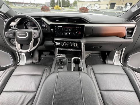 Used 2025 GMC Sierra 1500 Denali image 4