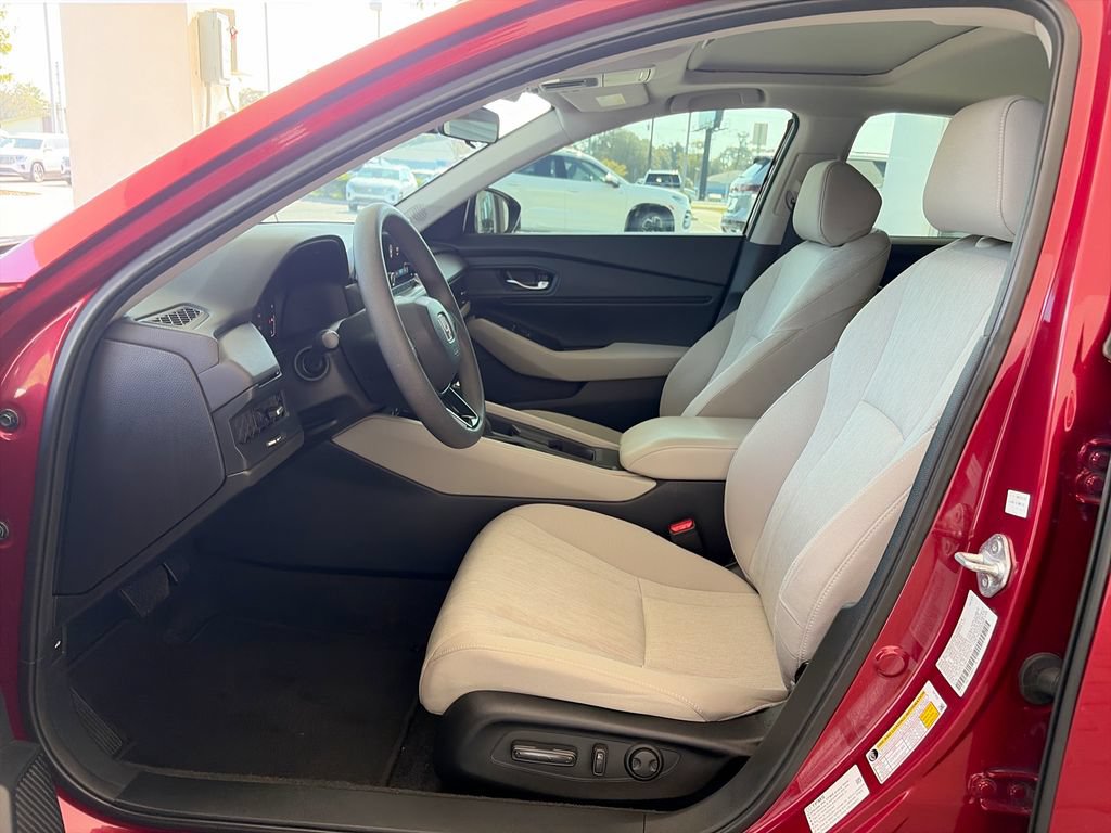 Used 2023 Honda Accord EX image 10