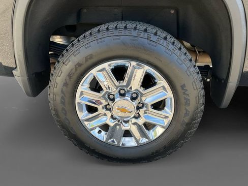 Used 2024 Chevrolet Silverado 2500 High Country w/ High Country Premium Package AWD/4WD image 10