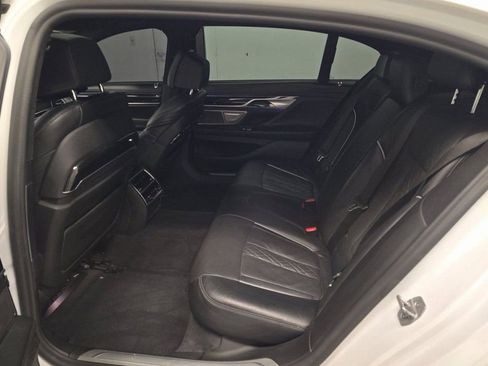 Used 2022 BMW 750i xDrive w/ Executive Package image 6