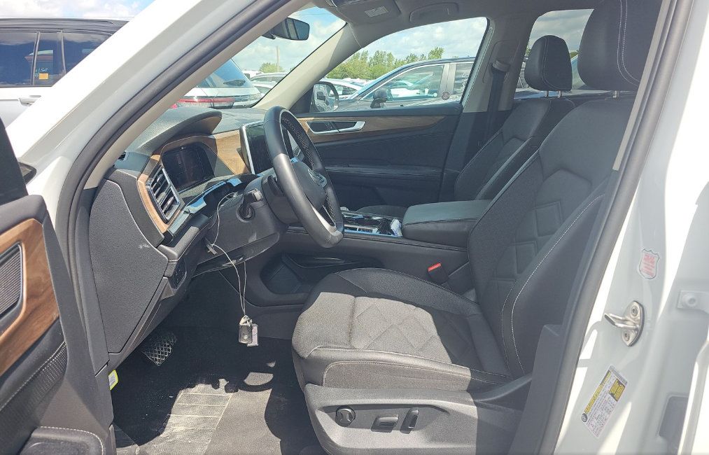 Used 2025 Volkswagen Atlas SE AWD/4WD image 8