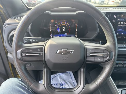 Used 2023 Chevrolet Colorado Trail Boss w/ Technology Package image 17