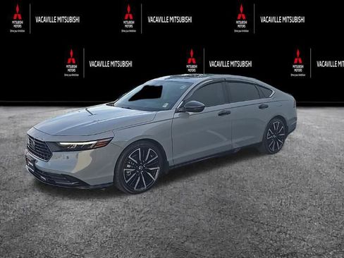 Used 2025 Honda Accord Touring image 6