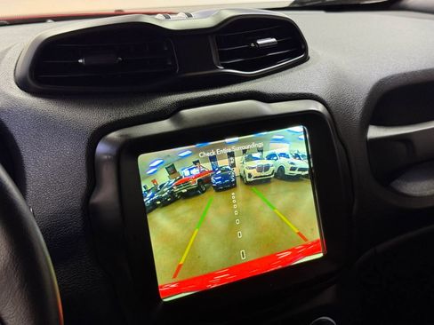 Used 2018 Jeep Renegade Trailhawk w/ UConnect 8.4 Nav Group image 29