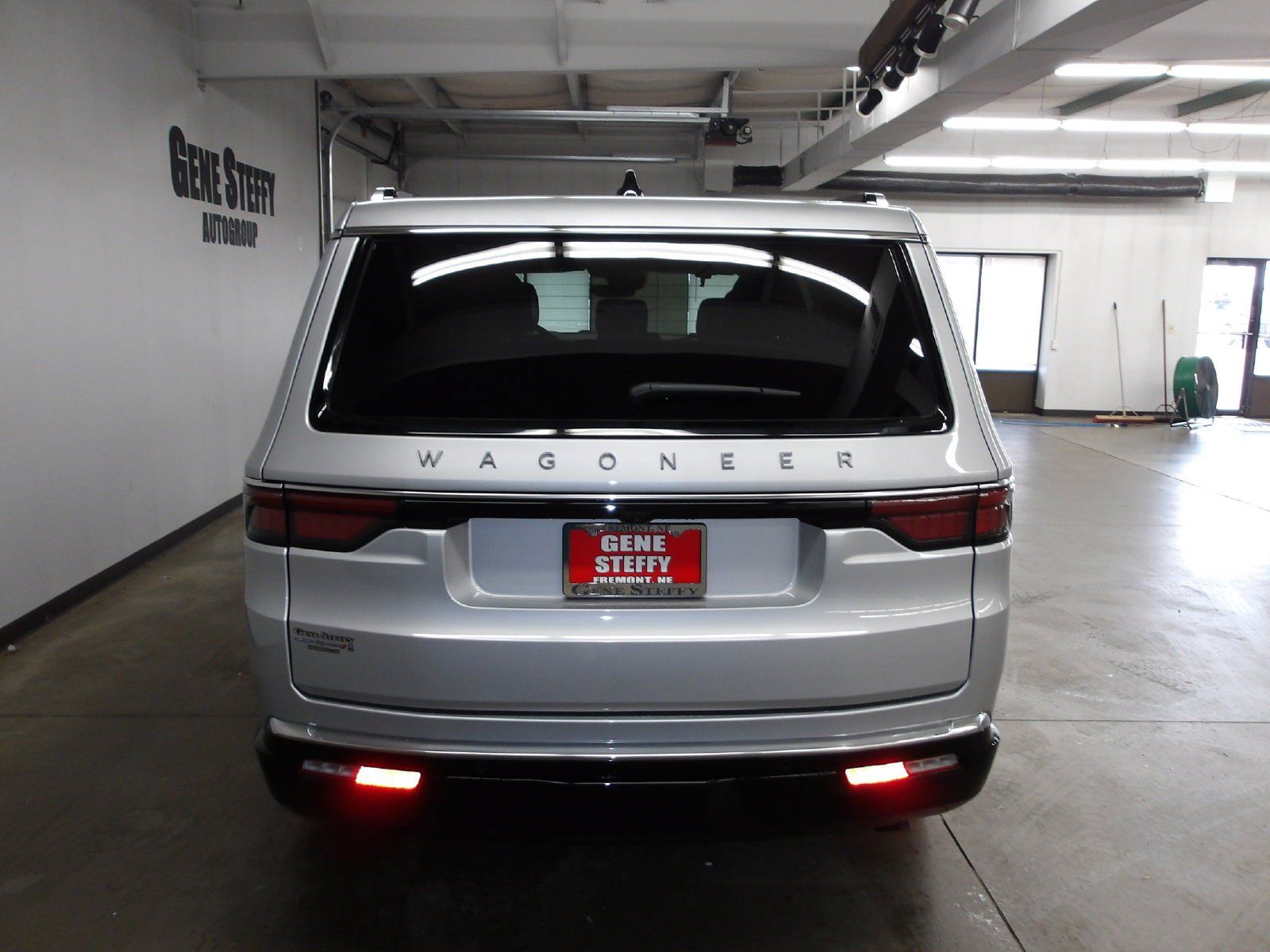 Used 2025 Jeep Wagoneer 4WD image 7