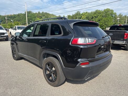 Used 2020 Jeep Cherokee Latitude Plus w/ Cold Weather Group AWD/4WD image 4
