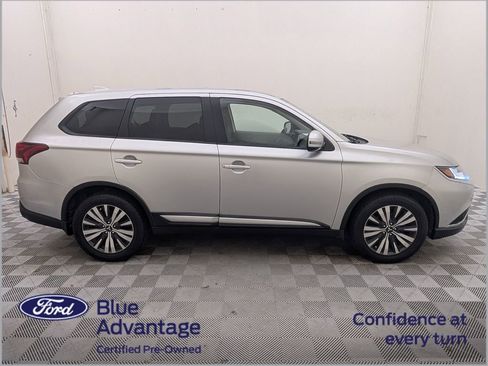 Used 2019 Mitsubishi Outlander SE FWD image 2