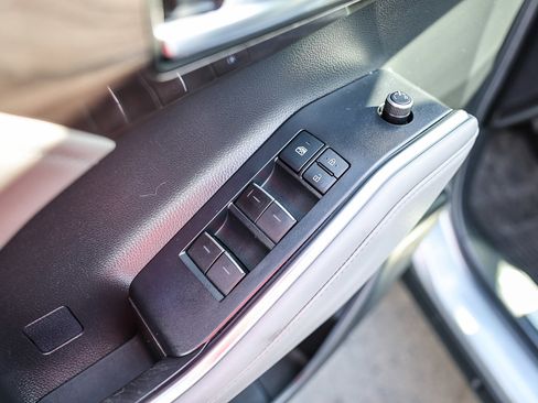 Used 2022 Toyota Highlander Limited image 17