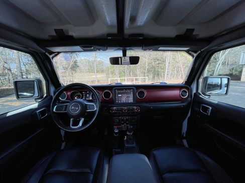 Certified 2022 Jeep Gladiator Rubicon w/ Cold Weather Group image 32