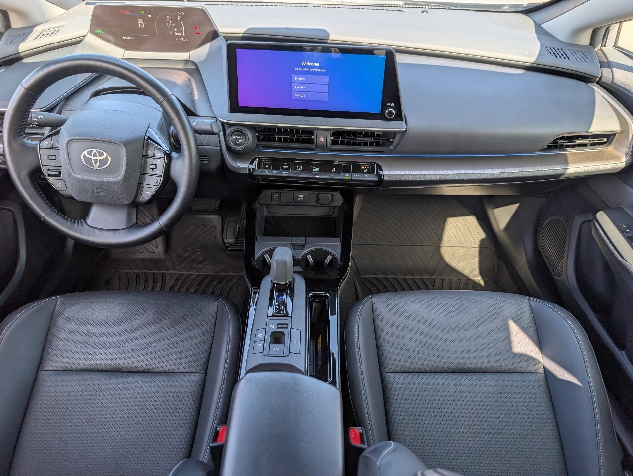 Used 2024 Toyota Prius XLE FWD image 4