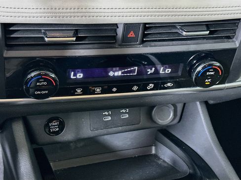 Used 2025 Nissan Rogue SV FWD image 23