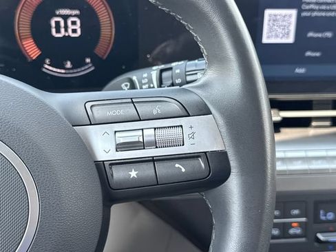 Used 2025 Hyundai Kona SEL AWD/4WD image 32