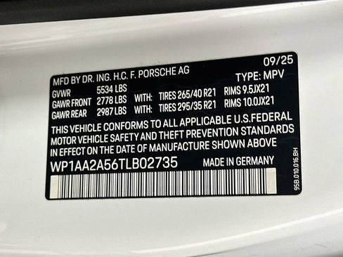 Used 2026 Porsche Macan AWD/4WD image 35