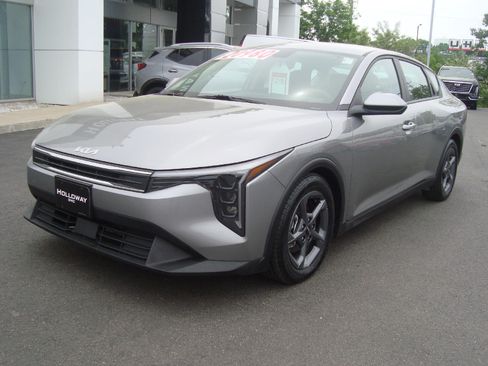 Used 2025 Kia K4 FWD image 1