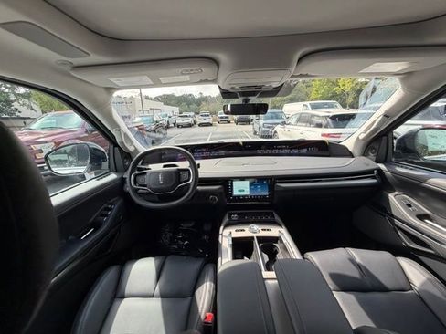 New 2025 Lincoln Navigator Reserve image 5