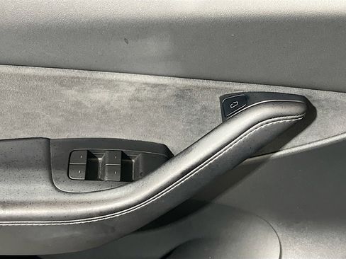 Used 2022 Tesla Model Y Long Range AWD/4WD image 14
